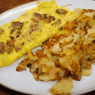 Fresh Broccoli and Cheddar Omelette